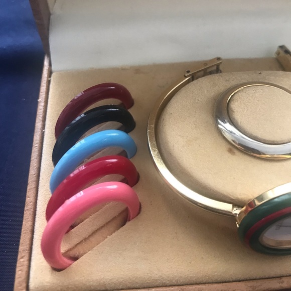 *SOLD* Authentic Gucci Bezel Watch - Picture 3 of 10